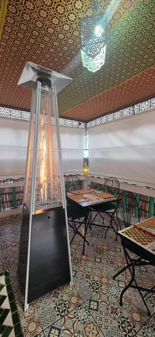 Le chauffage d'extérieur de la terrasse