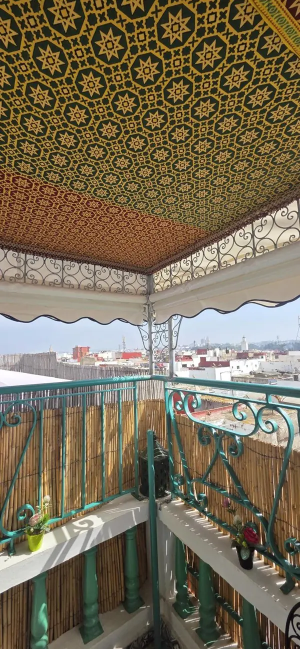 La terrasse et les toits de la médina
