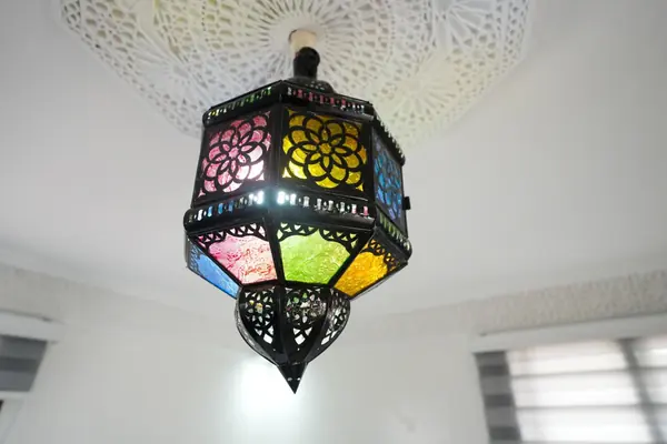 La lanterne en verre coloré de la chambre double