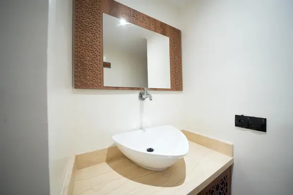 Salle de douche de la chambre simple